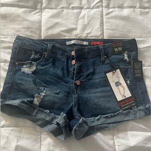 Curvy mid rise denim shorts, size 13/31